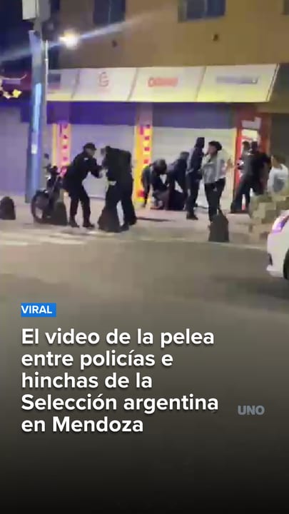 El video de la pelea entre policías e hinchas de la Selección argentina en Mendoza