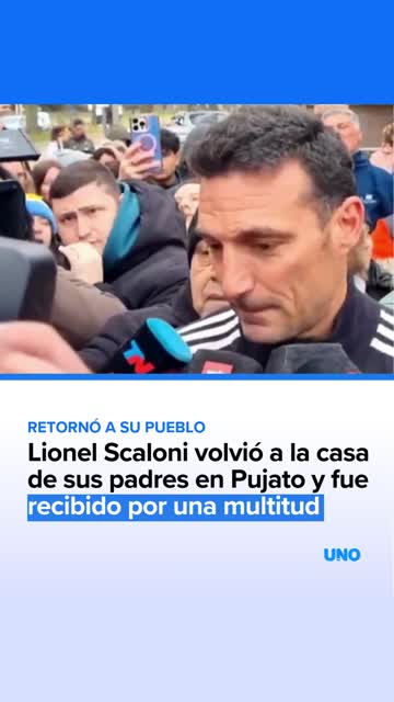 Scaloni volvió a la casa de sus padres en Pujato y fue recibido por una multitud
