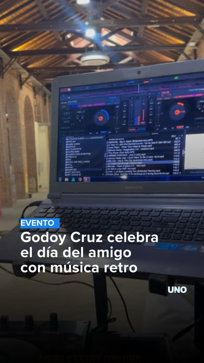 Godoy Cruz celebra el día del amigo con música retro