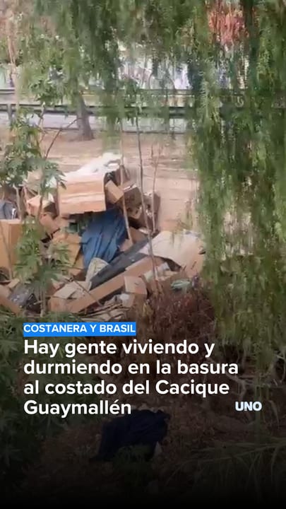 Basura y vulnerabilidad en el Cacique Guaymallén: viven entre los desechos a la orilla del canal