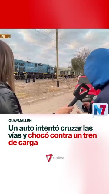 Guaymallén: un auto intentó cruzar las vías y chocó contra un tren de carga