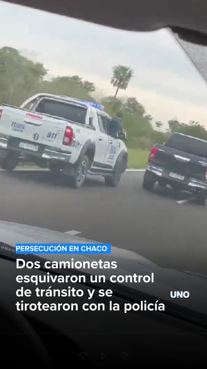 Dos camionetas esquivaron un control de tránsito y se tirotearon con la policía