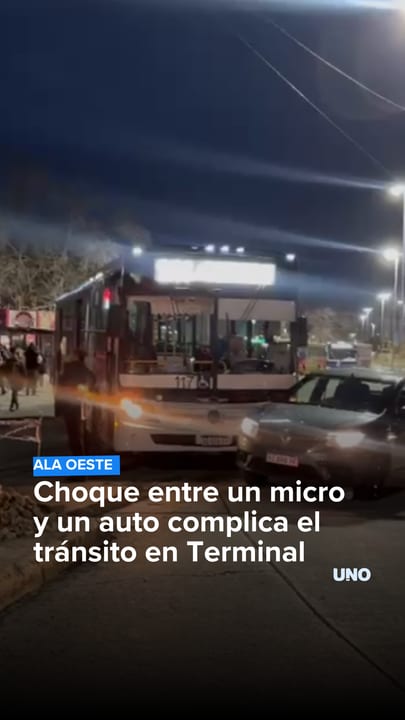 Choque entre un micro y un auto complica el tránsito en Terminal