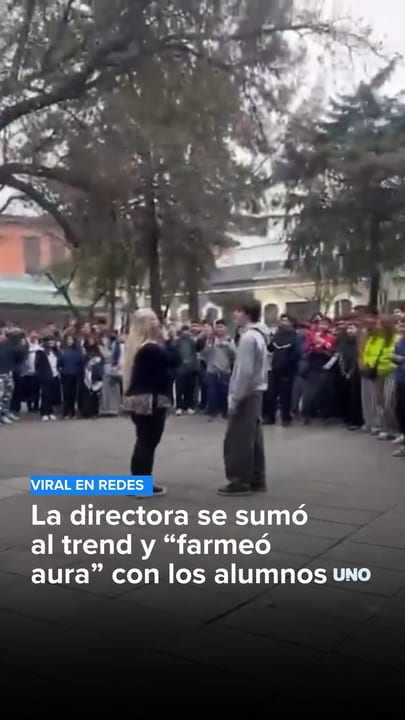 La directora se sumó al trend y “farmeó aura” con los alumnos