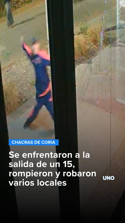Se enfrentaron a la salida de un 15, rompieron y robaron varios locales