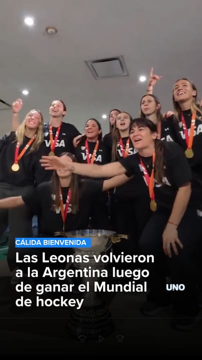 Las Leonas volvieron a la Argentina luego de ganar el Mundial de hockey