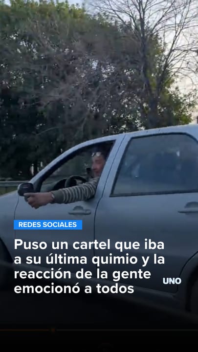 Puso un cartel que iba a su última quimio y la reacción de la gente emocionó a todos