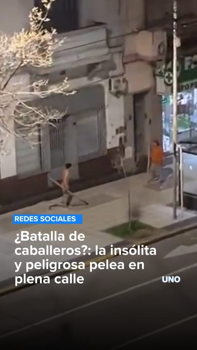 ¿Batalla de caballeros?: la insólita y peligrosa pelea en plena calle