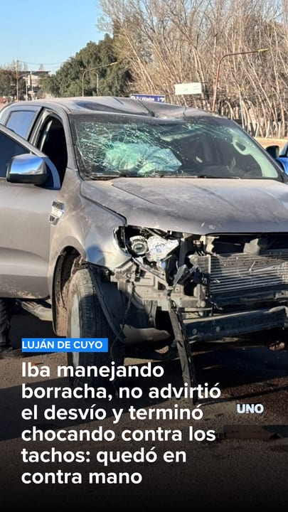 Iba manejando borracha, no advirtió el desvío y terminó chocando contra los tachos: quedó en contra mano