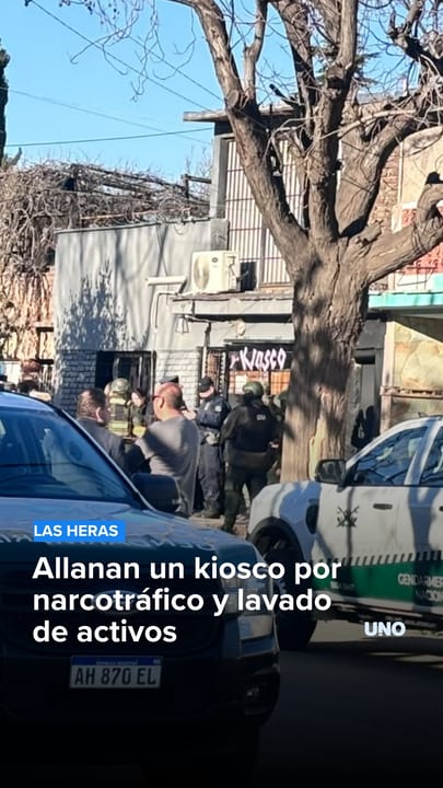 Un borracho quedó desplomado en el piso y su perro no dejó que se acercara la policía