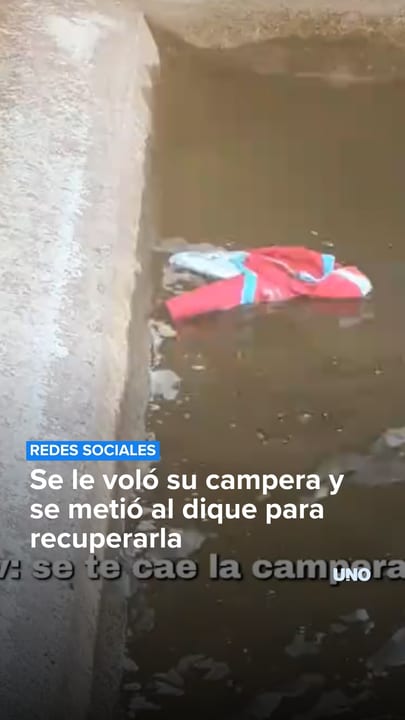 Se le voló su campera y se metió al dique para recuperarla